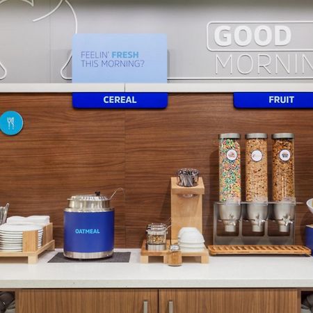 Holiday Inn Express & Suites - Commerce By Ihg Bagian luar foto