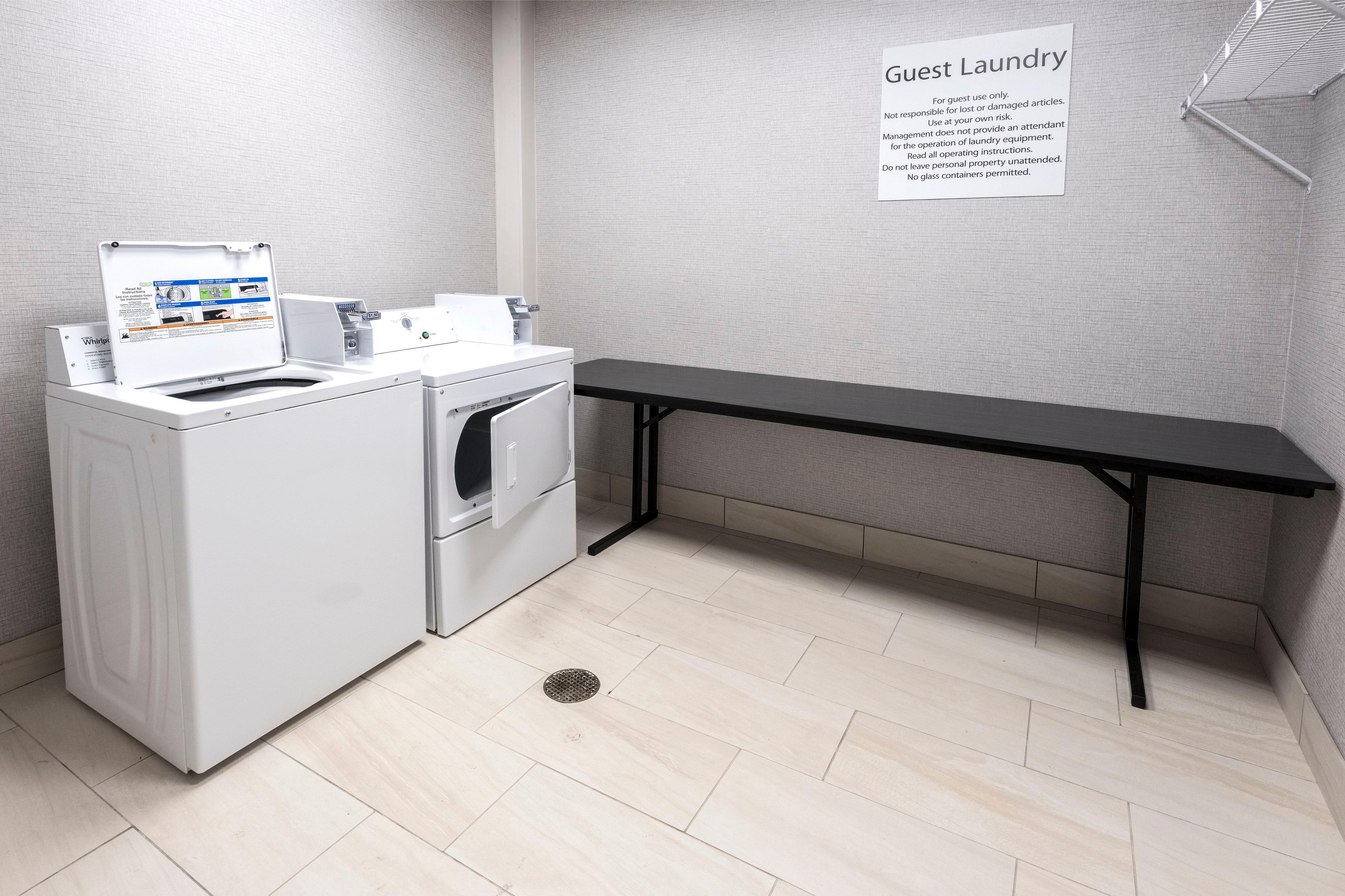 Holiday Inn Express & Suites - Commerce By Ihg Bagian luar foto