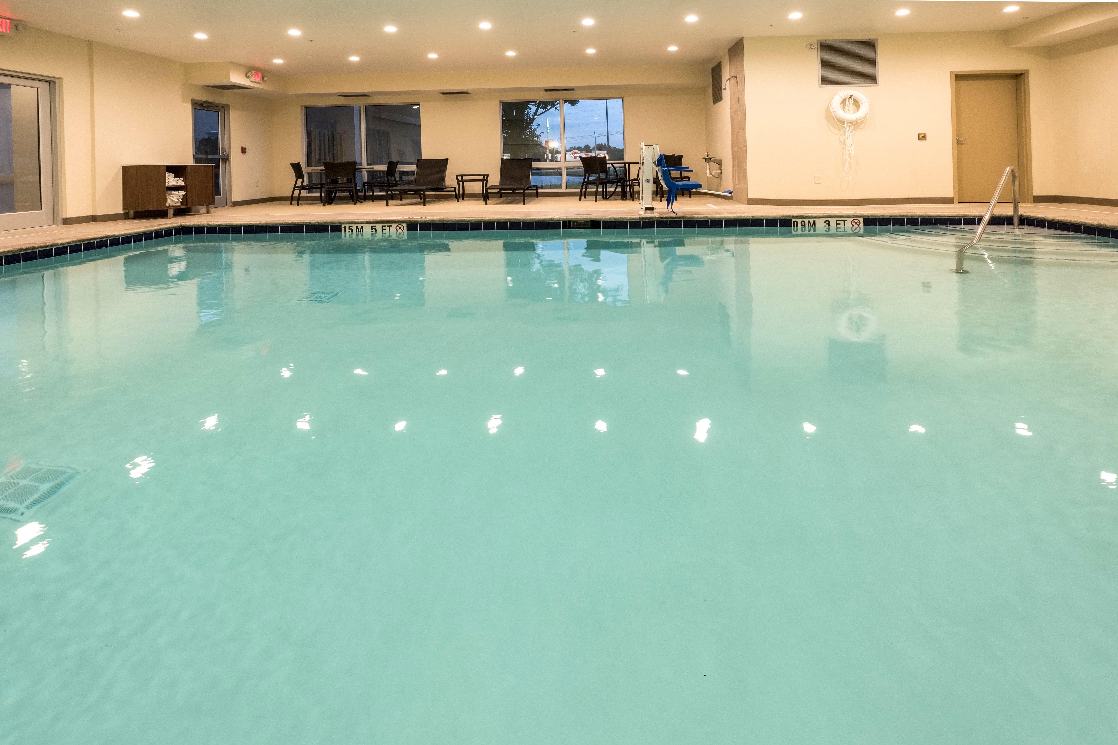 Holiday Inn Express & Suites - Commerce By Ihg Bagian luar foto