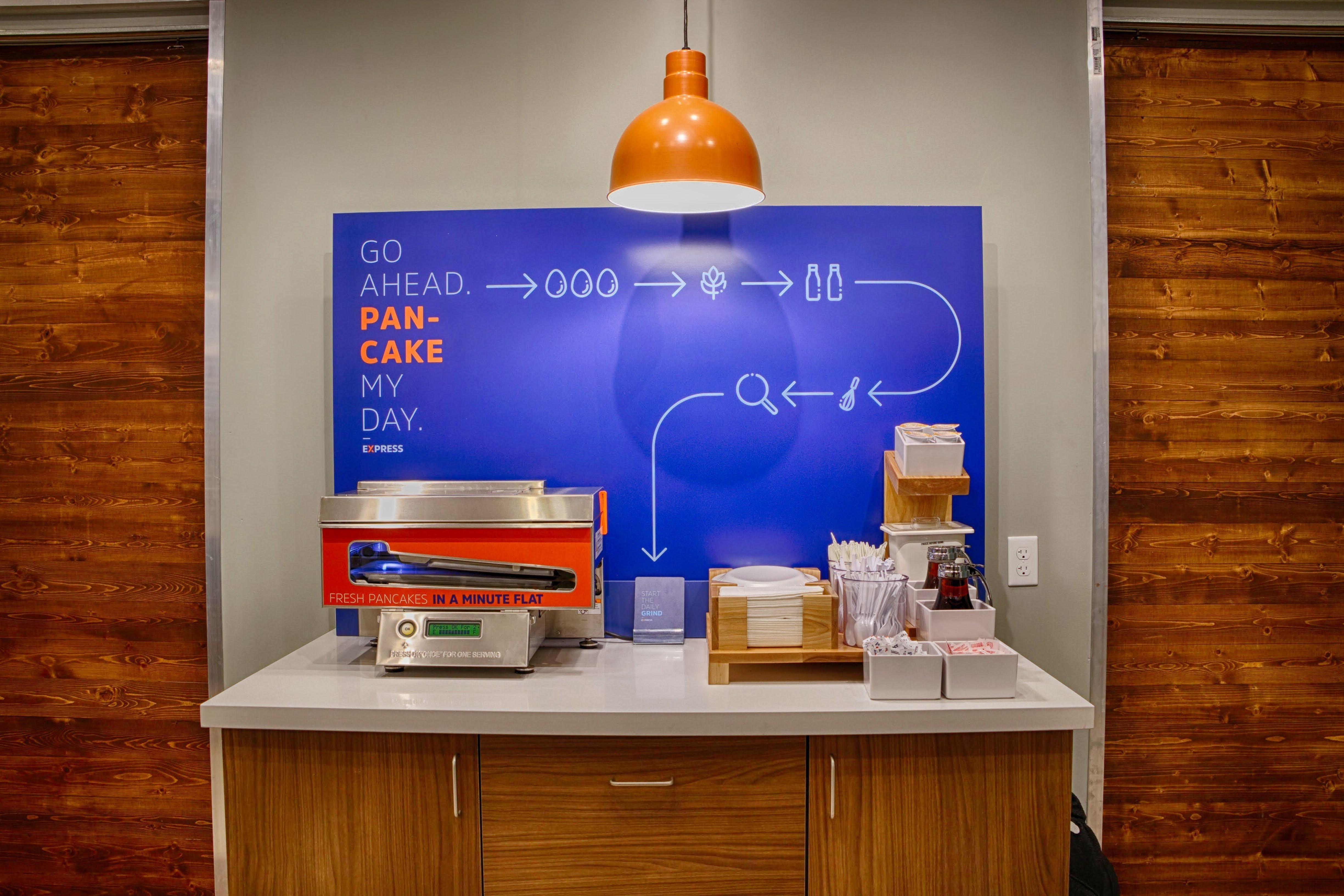 Holiday Inn Express & Suites - Commerce By Ihg Bagian luar foto