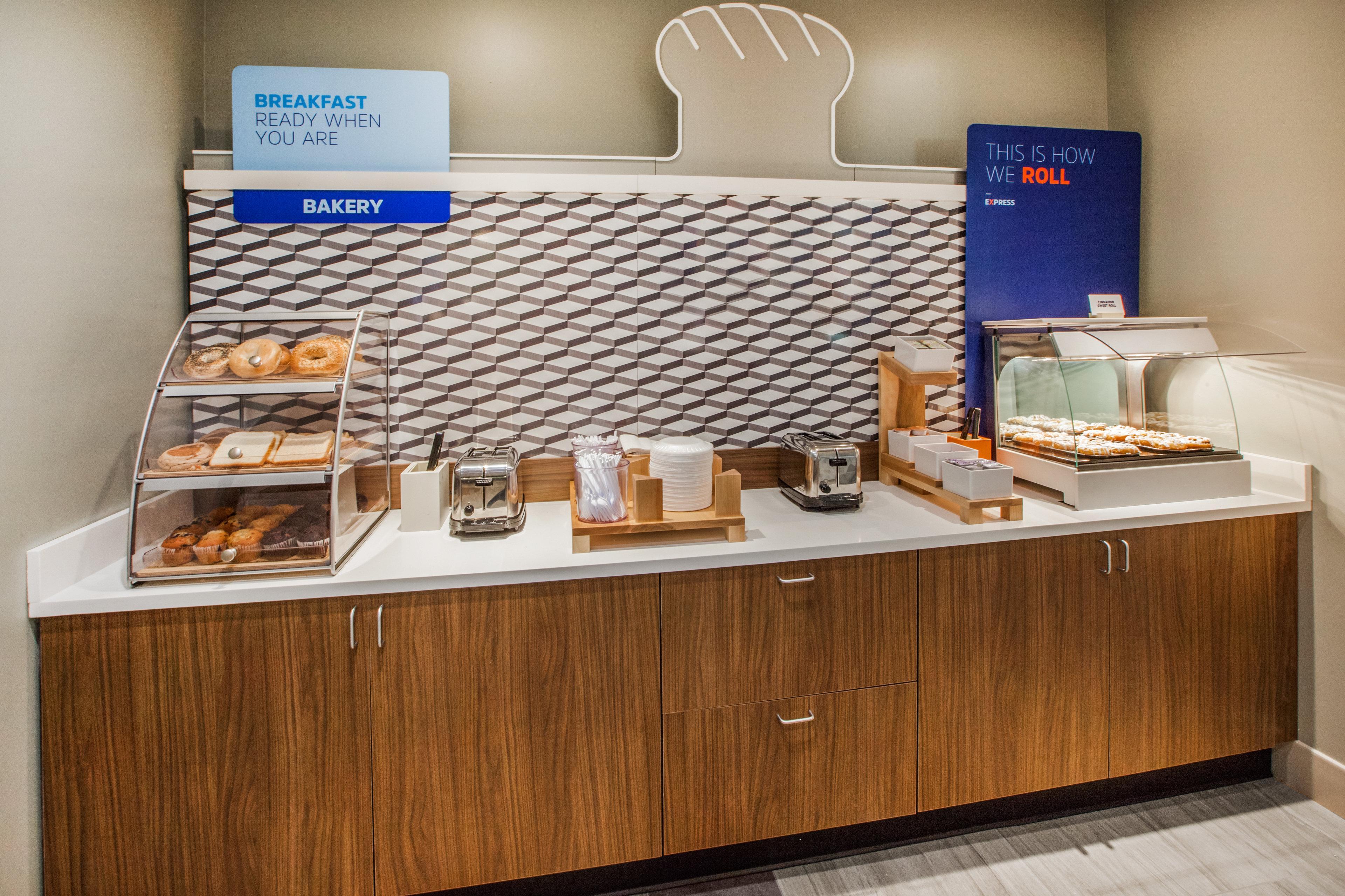 Holiday Inn Express & Suites - Commerce By Ihg Bagian luar foto