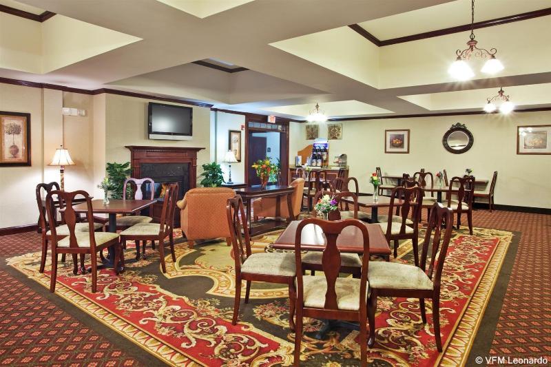Holiday Inn Express & Suites - Commerce By Ihg Bagian luar foto