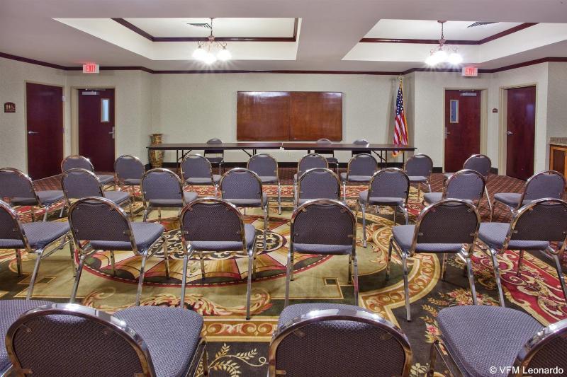 Holiday Inn Express & Suites - Commerce By Ihg Bagian luar foto